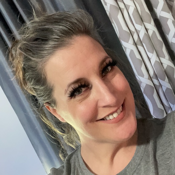 Meet your Posher, Melissa - Picture 2 of 12